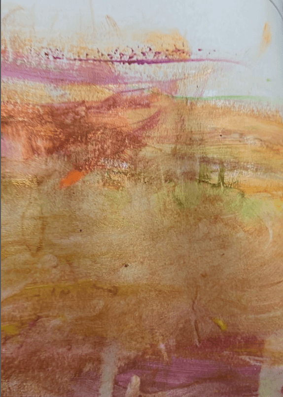 Un paesaggio d'inverno - Un dipinto astratto con una palette calda di ori, rosa e ocra.